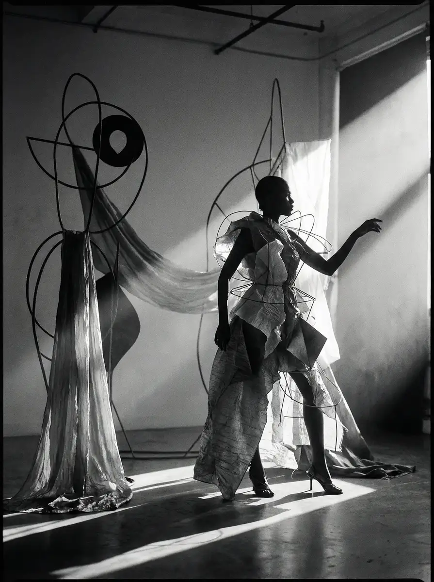 贝投体育 app 灵感橱窗 先锋艺术装置时装